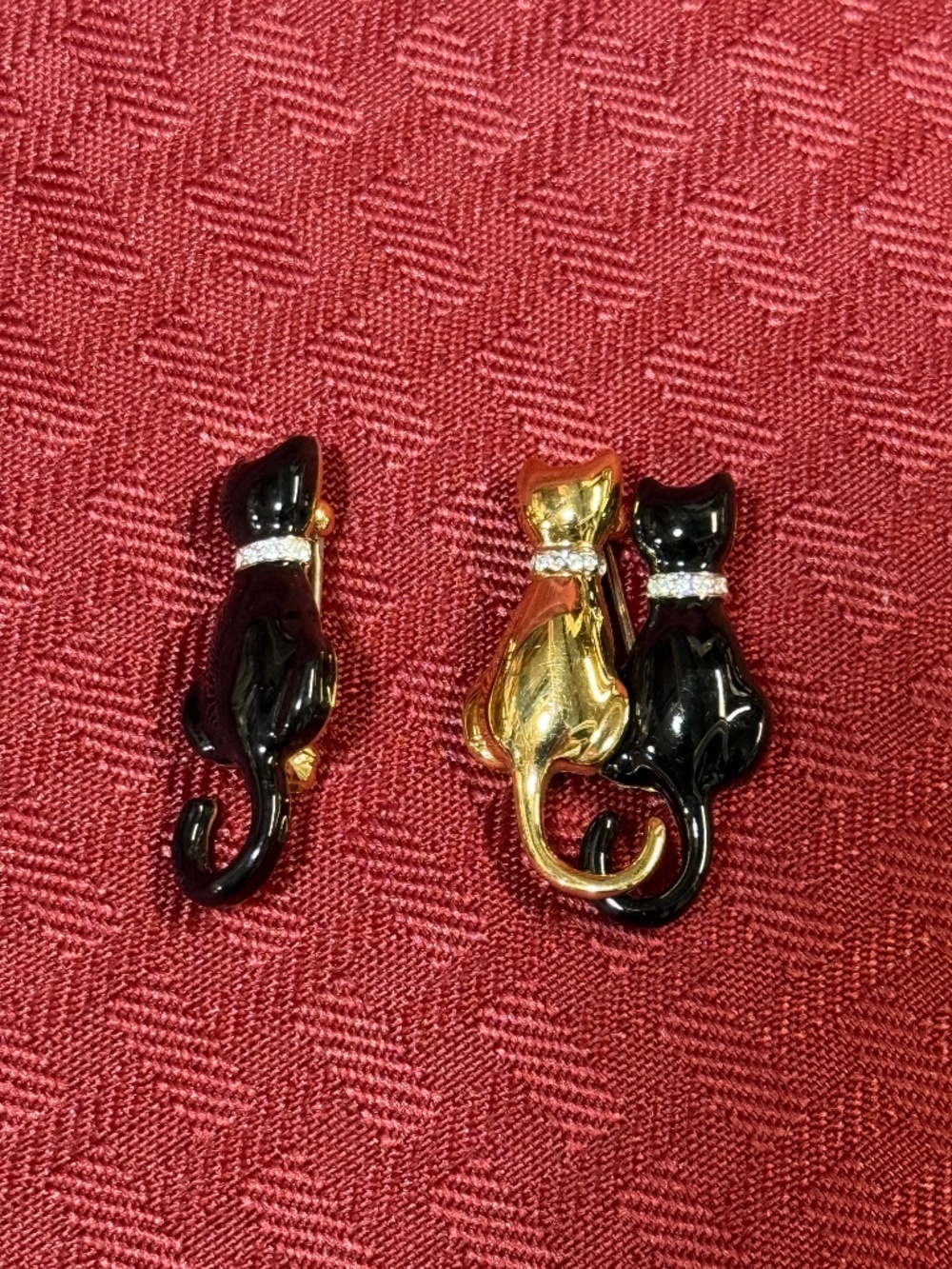 Carolee Gold Tone & Black Enamel Double Cat Brooch ~ Black enamel cat brooch